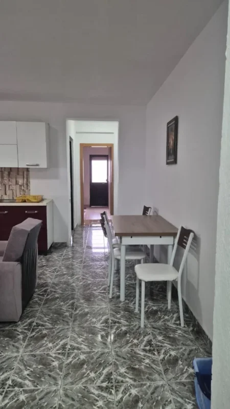 Tirane, jepet me qera apartament 2+1 Kati 4, 90 m² 600 € (Gjimnazi Petronini Luarasi)
