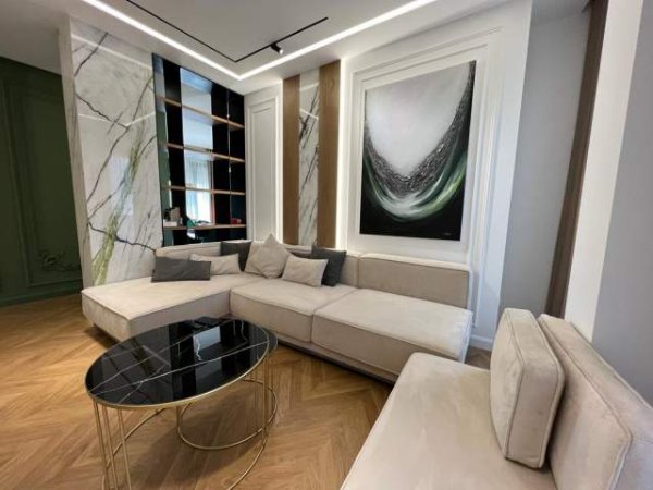 Tirane, jepet me qera apartament 1.500 Euro (Rruga e Barrikadave)