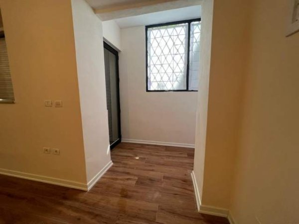 Tirane, jepet me qera zyre Kati 0, 85 m² 600 Euro (rruga e durresit)