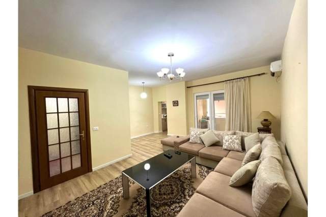 Tirane, jepet me qera apartament Kati 4, 95 m² 550 Euro (Myslym Shyri)