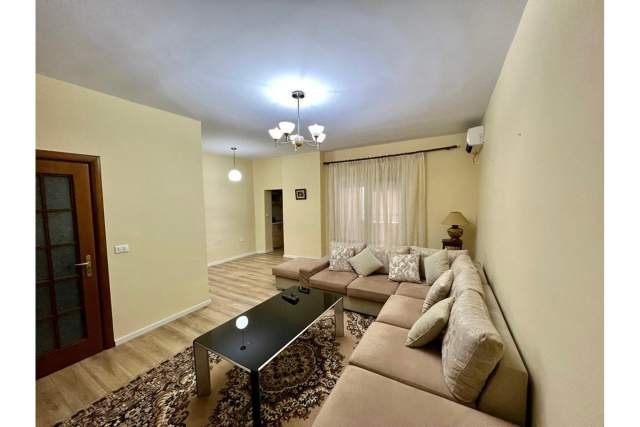 Tirane, jepet me qera apartament Kati 4, 95 m² 550 Euro (Myslym Shyri)