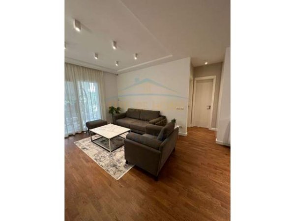 Tirane, jepet me qera apartament Kati 2, 120 m² 1.100 Euro (Kopshti Botanik)
