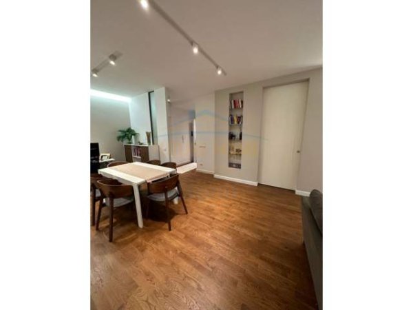 Tirane, jepet me qera apartament Kati 2, 120 m² 1.100 Euro (Kopshti Botanik)