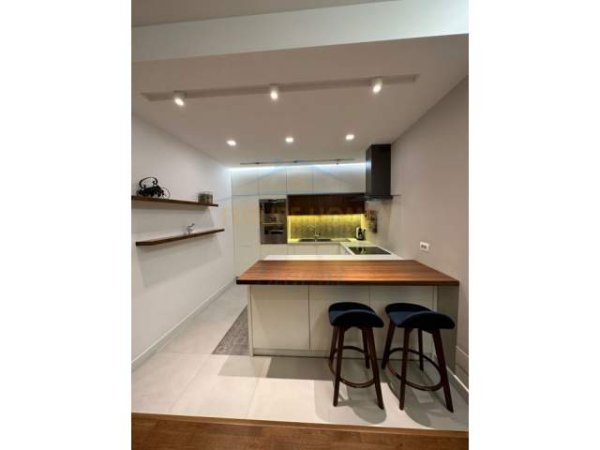 Tirane, jepet me qera apartament Kati 2, 120 m² 1.100 Euro (Kopshti Botanik)