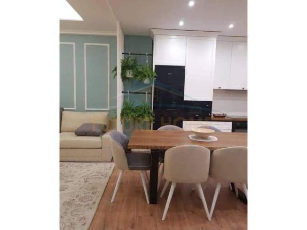 Tirane, shitet apartament Kati 1, 115 m² 160.000 Euro (Kinostudio)