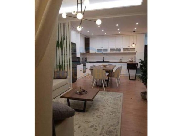 Tirane, shitet apartament Kati 1, 115 m² 160.000 Euro (Kinostudio)