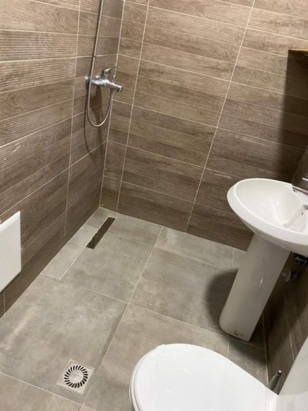 Tirane, jepet me qera apartament 1+1+A Kati 1, 50 m² 300 Euro (Jepet me Qera 1+1 Concord Center 5 maji)