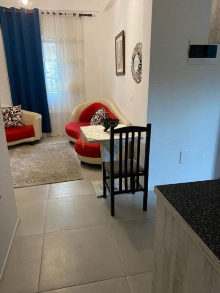 Tirane, jepet me qera apartament 1+1+A Kati 1, 50 m² 300 Euro (Jepet me Qera 1+1 Concord Center 5 maji)