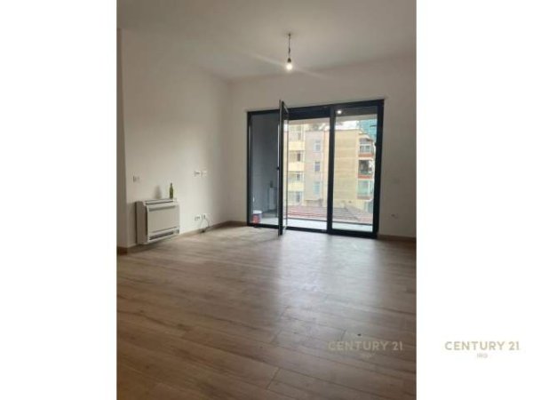 Tirane, jepet me qera zyre Kati 3, 100 m² 1.500 Euro (Prane Coin, RTSH Tirana, Albania)
