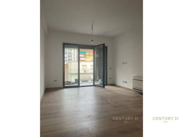 Tirane, jepet me qera zyre Kati 3, 100 m² 1.500 Euro (Prane Coin, RTSH Tirana, Albania)