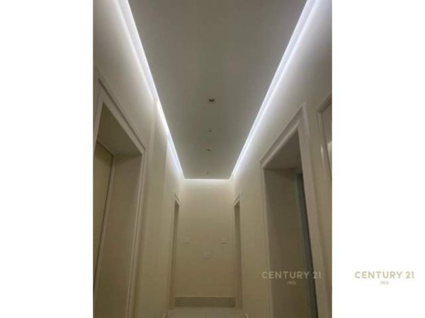 Tirane, jepet me qera zyre Kati 3, 100 m² 1.500 Euro (Prane Coin, RTSH Tirana, Albania)