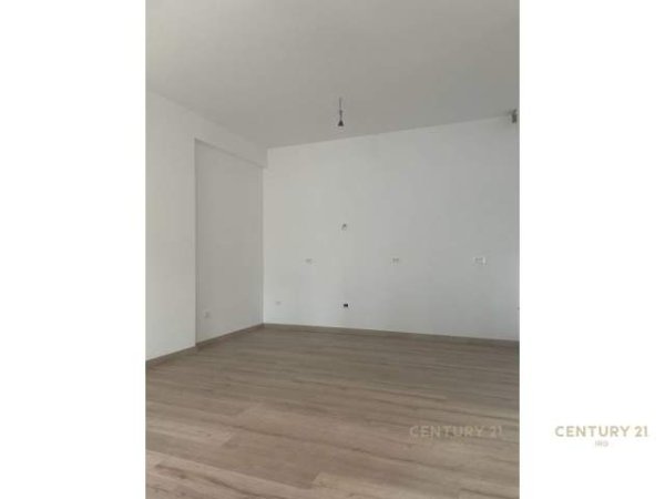 Tirane, jepet me qera zyre Kati 3, 100 m² 1.500 Euro (Prane Coin, RTSH Tirana, Albania)