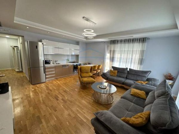 Tirane, jepet me qera apartament Kati 5, 120 m² 700 Euro (Kompleksi Kontakt, 21 dhjetori)
