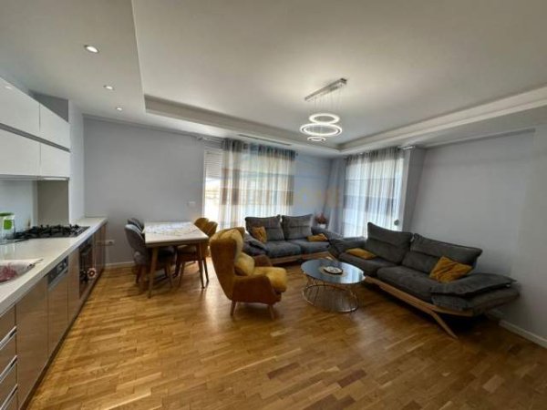 Tirane, jepet me qera apartament Kati 5, 120 m² 700 Euro (Kompleksi Kontakt, 21 dhjetori)