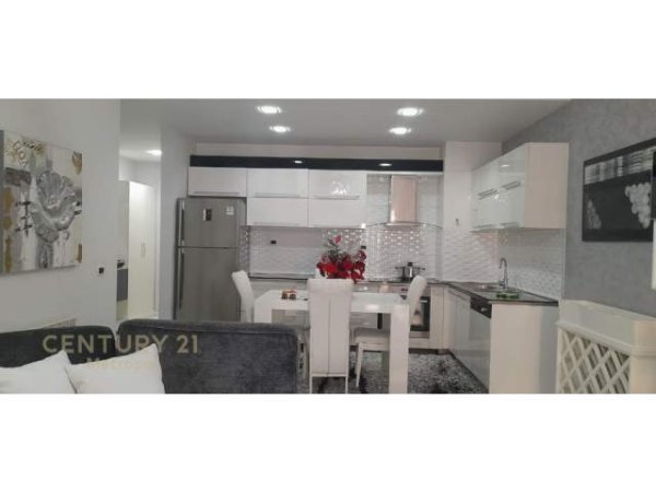 Tirane, jepet me qera apartament Kati 5, 97 m² 700 Euro (Tirana, Albania)