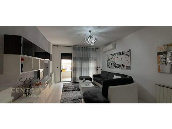 Tirane, jepet me qera apartament Kati 5, 97 m² 700 Euro (Tirana, Albania)