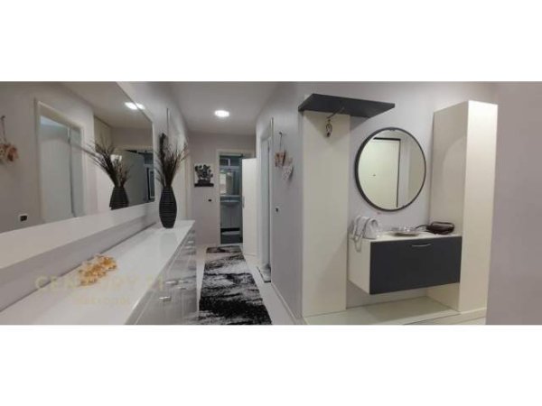 Tirane, jepet me qera apartament Kati 5, 97 m² 700 Euro (Tirana, Albania)