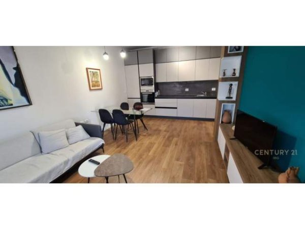 Tirane, jepet me qera apartament Kati 4, 68 m² 600 Euro (Pazari I ri Tirana, Albania)