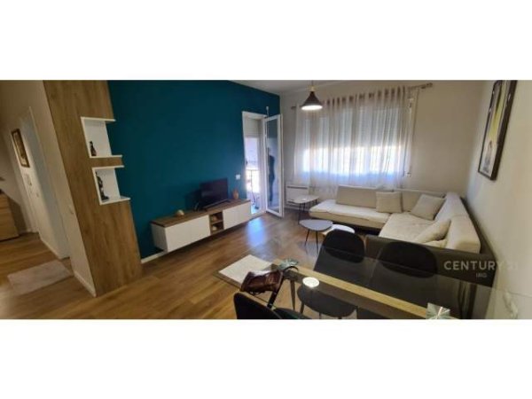 Tirane, jepet me qera apartament Kati 4, 68 m² 600 Euro (Pazari I ri Tirana, Albania)