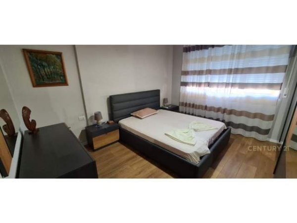 Tirane, jepet me qera apartament Kati 4, 68 m² 600 Euro (Pazari I ri Tirana, Albania)