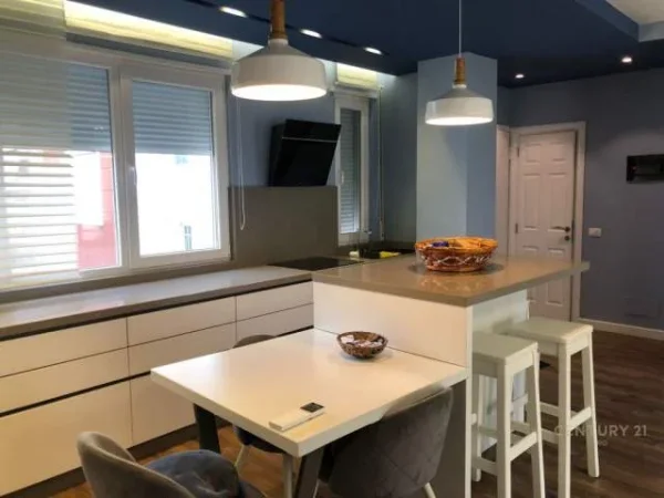 Tirane, jepet me qera apartament 2+1 Kati 6, 105 m² 1.500 Euro (Marko Bocari)