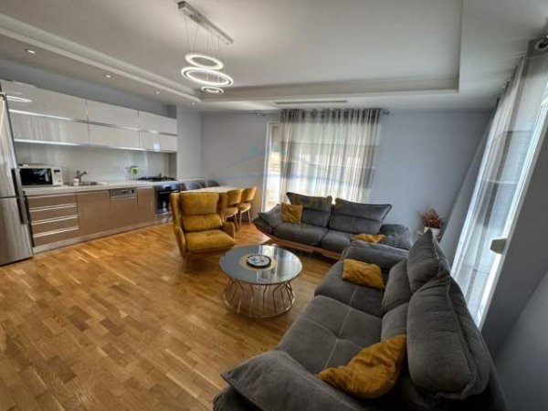 Tirane, jepet me qera apartament Kati 5, 120 m² 700 Euro (Kompleksi Kontakt, 21 dhjetori)