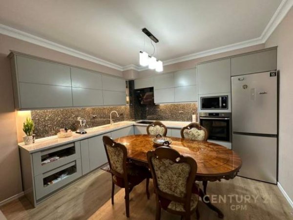 Tirane, shitet apartament Kati 4, 129 m² 190.000 Euro (Tirana, Albania)