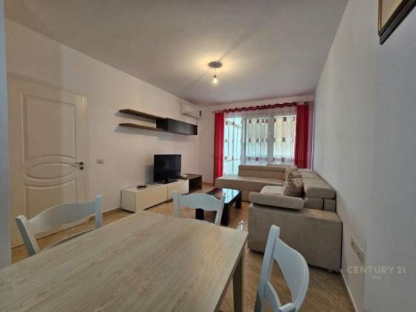Tirane, jepet me qera apartament Kati 8, 95 m² 400 Euro (Rruga Besim Alla, Pallatet Cabej Tirana, Albania)
