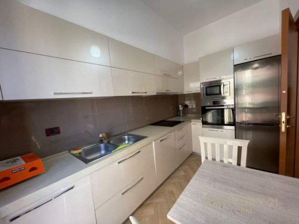 Tirane, jepet me qera apartament Kati 6, 120 m² 1.100 Euro (Tirana, Albania)