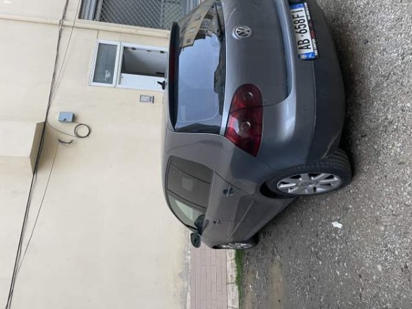 Tirane, shes makine Volkswagen Golf 5 Viti 2005, 4.500 Euro