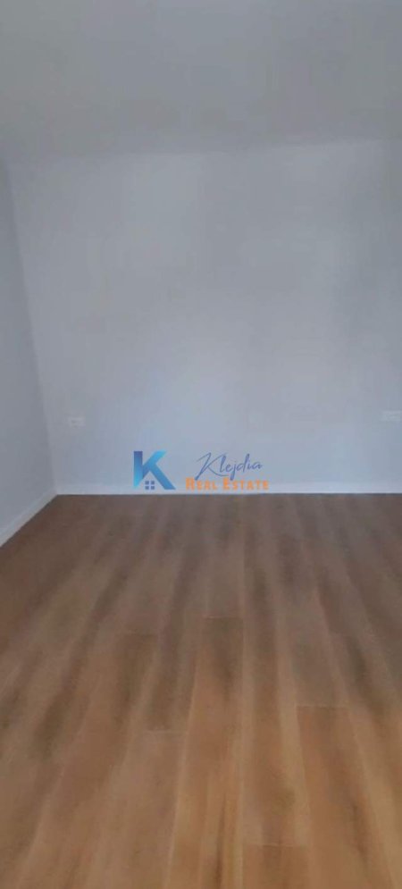 Tirane, shes apartament 2+1+BLK Kati 5, 82 m² 150.000 Euro (21 Dhjetori)