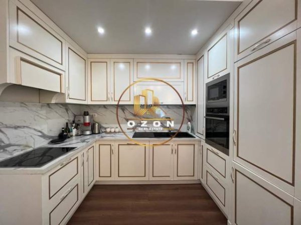 Tirane, jepet me qera Vile 3 Katshe Kati 3, 541 m² 4.000 Euro (Mjull Bathore Tirana)