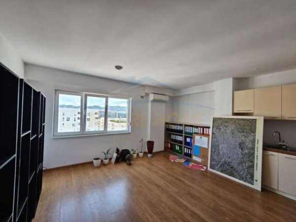 Tirane, shitet apartament 2+1+BLK Kati 10, 70 m² 135.000 Euro (Rruga e Kavajes)