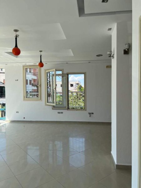 Tirane, jepet me qera ambjent biznesi Kati 2, 65 m² 500.000 Leke (Rruga Jordan Misja)