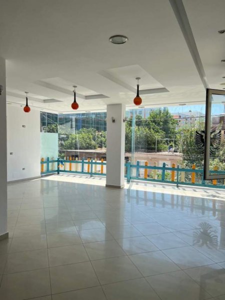 Tirane, jepet me qera ambjent biznesi Kati 2, 65 m² 500.000 Leke (Rruga Jordan Misja)