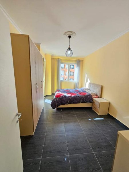 Tirane, jap me qera apartament Kati 4, 140 m² 500 Euro (yzberisht)