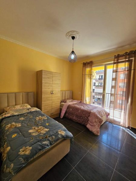 Tirane, jap me qera apartament Kati 4, 140 m² 500 Euro (yzberisht)