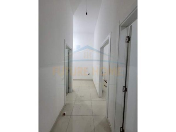 Tirane, jepet me qera apartament Kati 1, 85 m² 500 Euro (Farmacia 10)