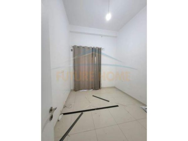 Tirane, jepet me qera apartament Kati 1, 85 m² 500 Euro (Farmacia 10)