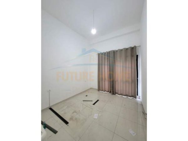 Tirane, jepet me qera apartament Kati 1, 85 m² 500 Euro (Farmacia 10)