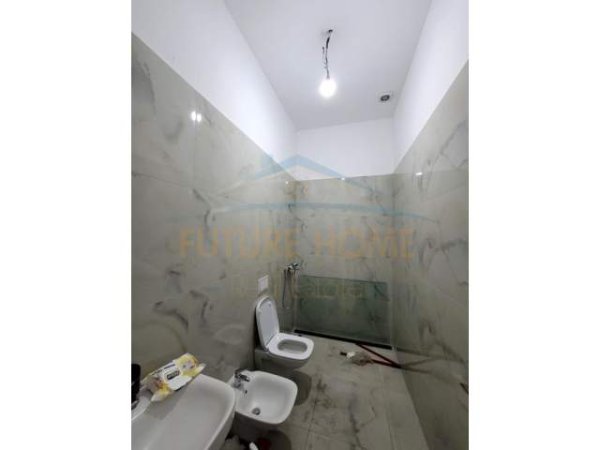 Tirane, jepet me qera apartament Kati 1, 85 m² 500 Euro (Farmacia 10)