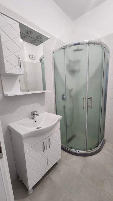 Tirane, jepet me qera apartament 2+1+BLK Kati 1, 80 m² 500 Euro (rruga Barrikadave)