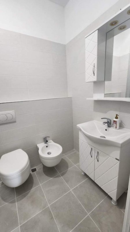 Tirane, jepet me qera apartament 2+1+BLK Kati 1, 80 m² 500 Euro (rruga Barrikadave)