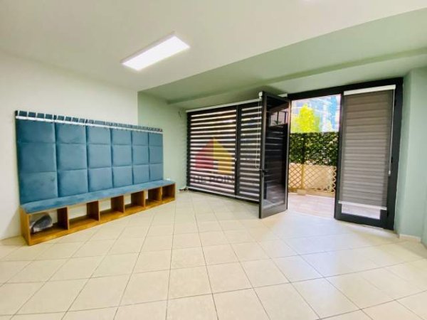 Tirane, jepet me qera ambjent biznesi Kati 1, 150 m² 1.450 Euro (Stadiumi Air Albania)