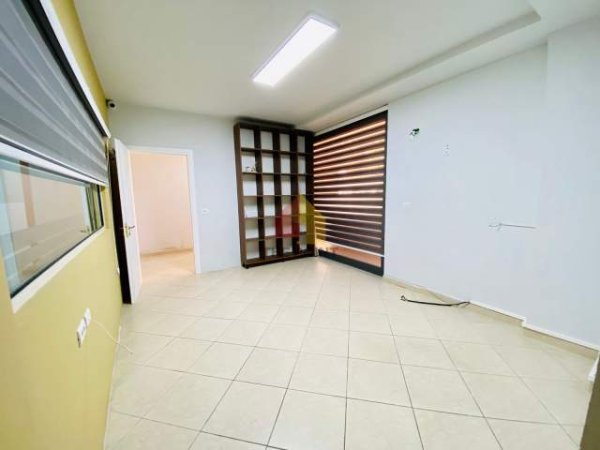 Tirane, jepet me qera ambjent biznesi Kati 1, 150 m² 1.450 Euro (Stadiumi Air Albania)