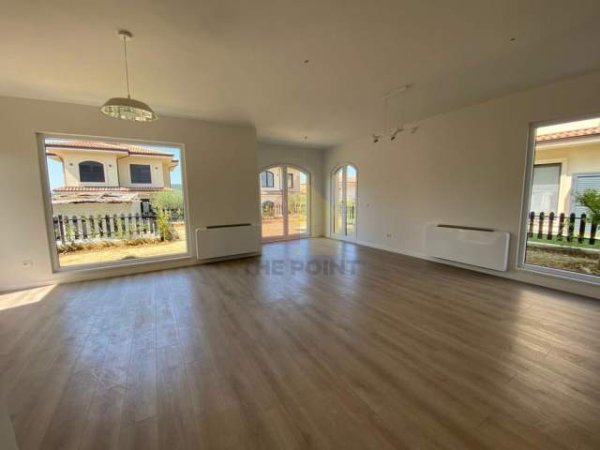 Tirane, jepet me qera Vile 3 Katshe 350 m² 3.000 Euro (Rruga e Vilave, Teg)