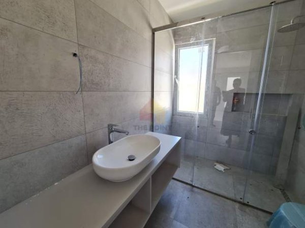 Tirane, jepet me qera Vile 3 Katshe 350 m² 3.000 Euro (Rruga e Vilave, Teg)