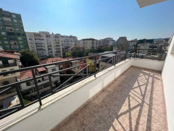 Tirane, jepet me qera apartament 2+1+A+BLK Kati 7, 110 m² 600 Euro (Rruga Andon Zako Cajupi)
