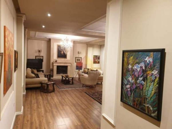 Tirane, jepet me qera 2+1+A Kati 2, 140 m² 1.200 Euro, (Bllok)