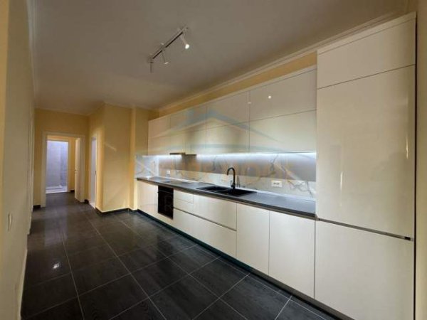 Tirane, jepet me qera apartament Kati 4, 140 m² 600 Euro (YZBERISHT)